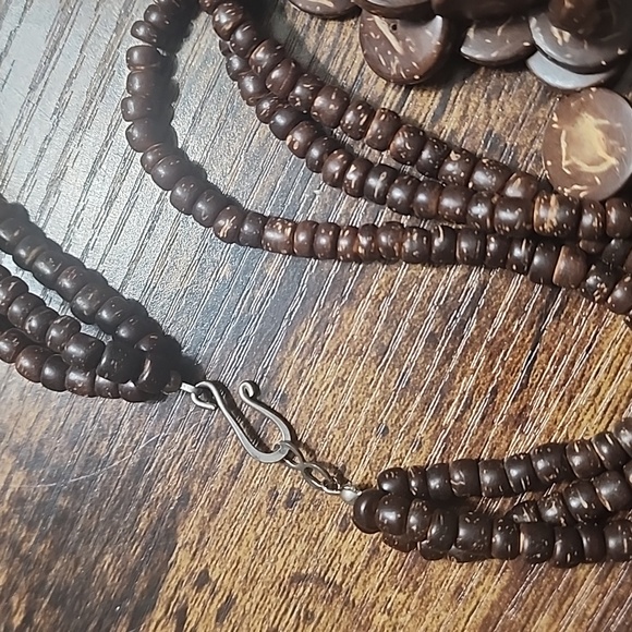 Coconut shell bird necklace - Picture 3 of 4